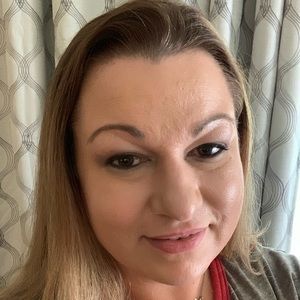 Meet your Posher, Becca